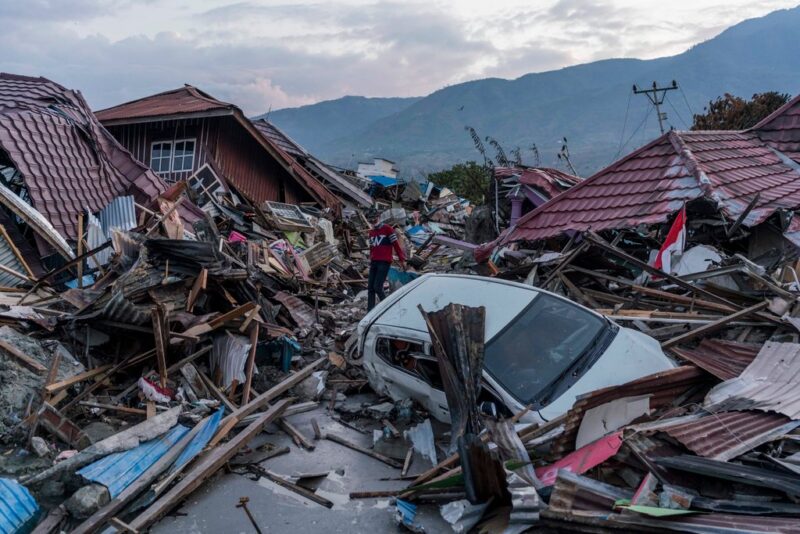 Strong earthquakes rocked Indonesia, the Philippines, but did not cause damage