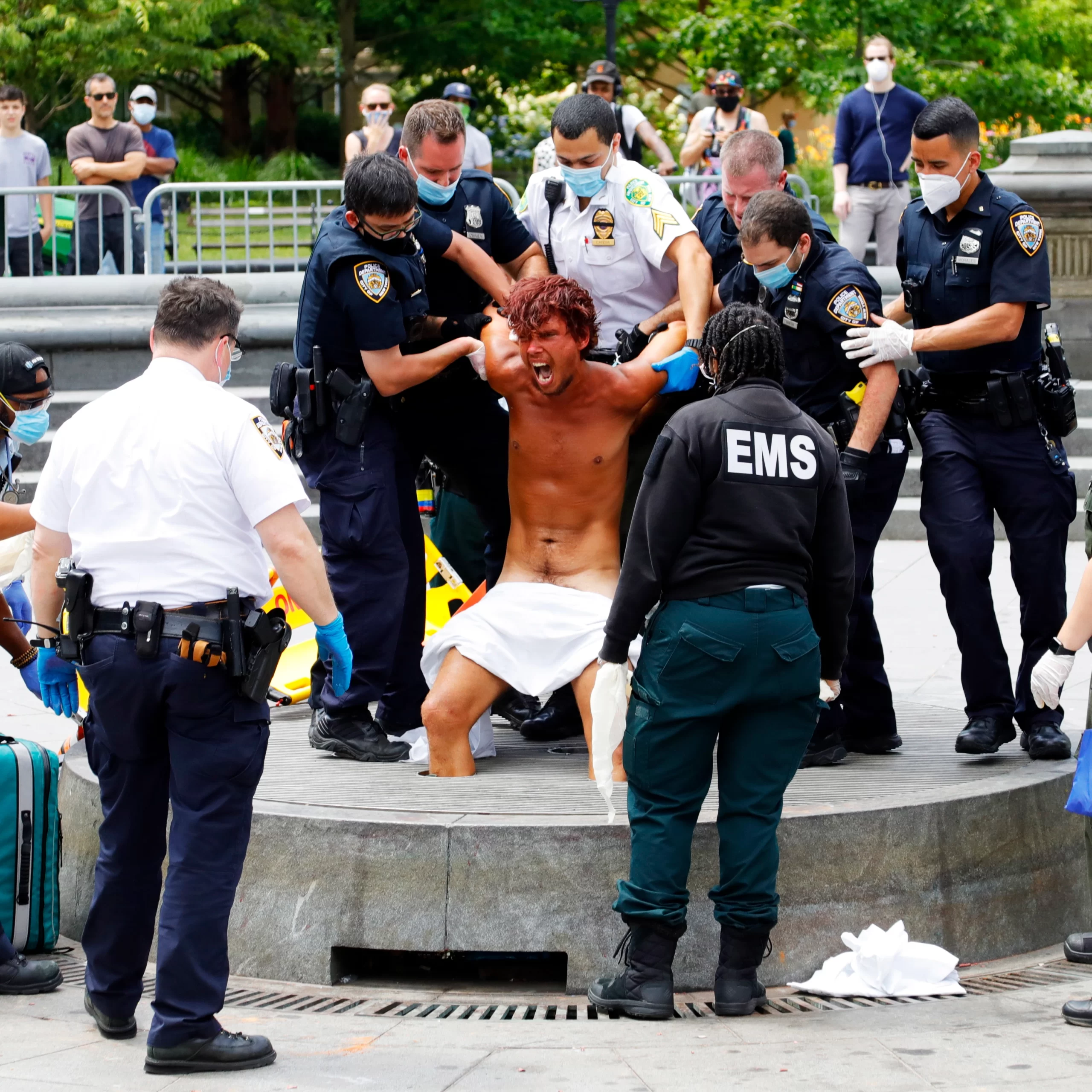 US Man climbs boom lift and Strips Naked at Washington Square Park