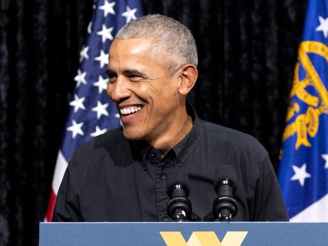 US President Obama Pauses Mid-Speech To Let 4-Year-Old Make A Point