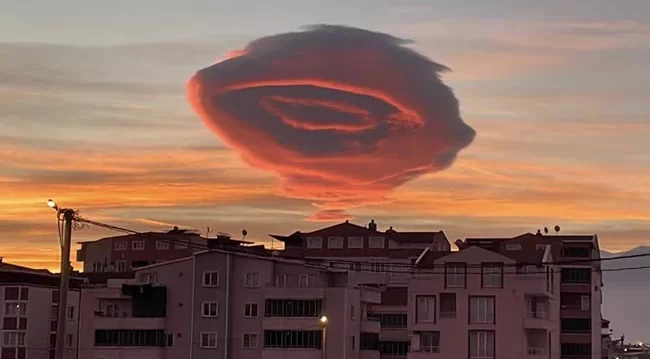 Bizarre UFO-Like Cloud Formation Over Turkey Stuns Internet