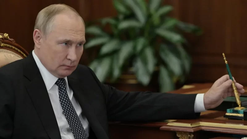 To work in the same room as Vladimir Putin, officials have to do this